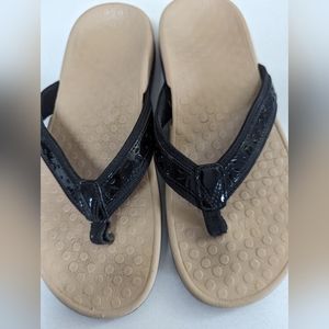 Vionic flip flops